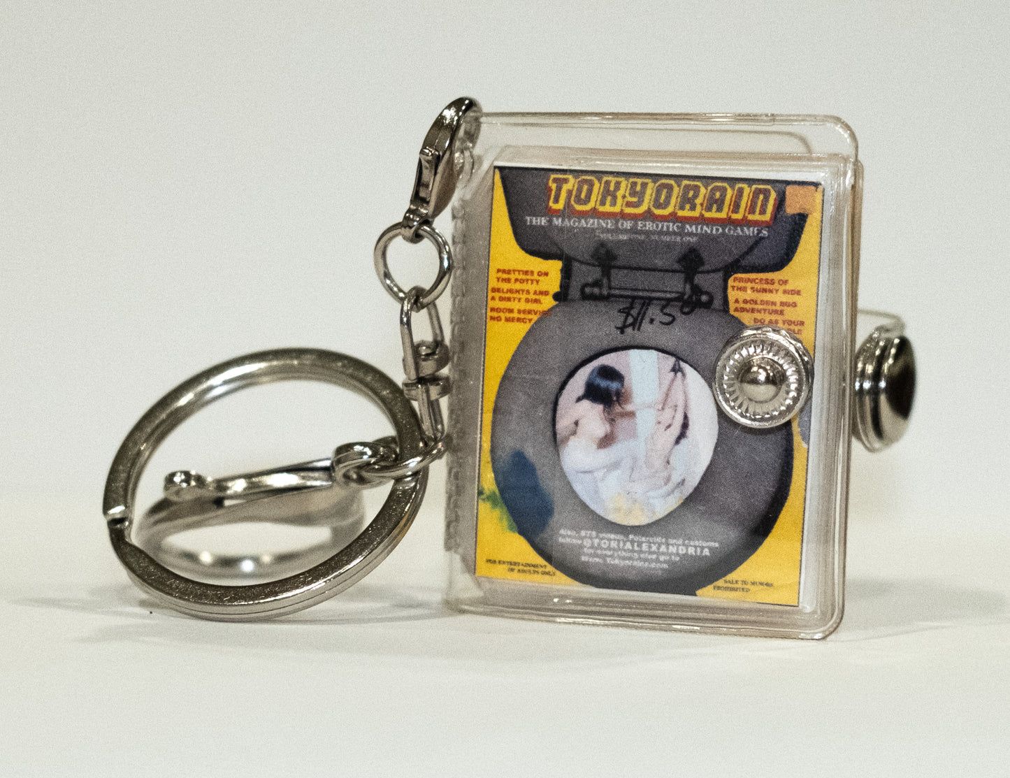 PRETTIES IN THE POTTY ⭐️⭐️ Mini-zine Keychain PhotoBook